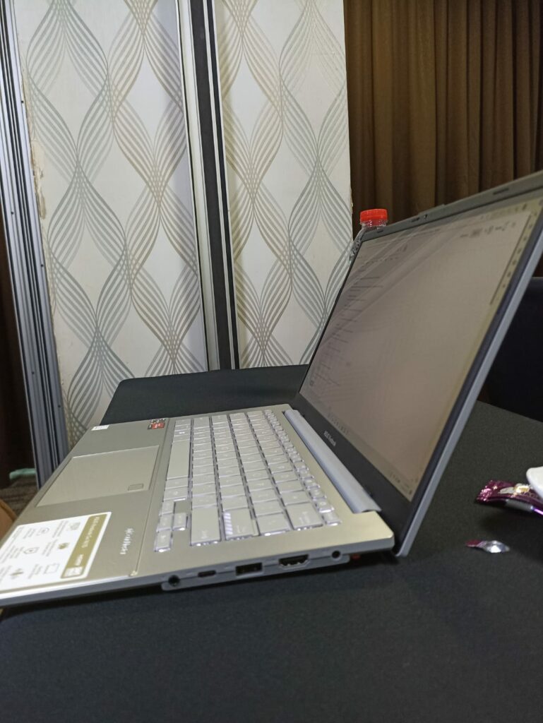 Rekomendasi Laptop Pelajar 6 Jutaan - ASUS Vivobook Go 14 (E1404F) Murah dan Powerful